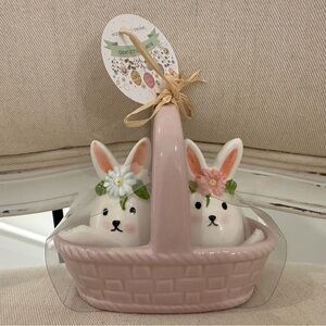 🤍 NWT Potter’s Studio Ceramic Bunny Salt & Pepper Shakers in basket
